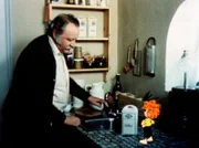 Meister Eder (Gustl Bayrhammer) und sein Pumuckl.