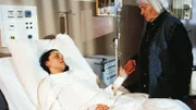 Mutz (Brigitte Renner, re.), die Elke (Monika Guthmann) das Leben gerettet hat, besucht sie im Krankenzimmer. Mutz erkennt, dass sie zu hart zu Elke war und es kommt zu einer vorsichtigen Annäherung.