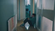 Joe (Daniel Frogson) weiß nicht mehr weiter. Er ist jetzt mehr als eine Woche allein und seine Mutter kommt einfach nicht wieder. Soll er sich in seiner Not jemandem anvertrauen?