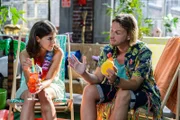 In Finn (Christopher Kohn) keimt Hoffnung auf, als Pauline (Maike Johanna Reuter) offensichtlich seine Nähe genießt.