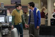 Raj (Kunal Nayyar) kann nicht fassen, dass Howard (Simon Helberg) Bernadette (Melissa Rauch) zu einer Nacht am Teleskop mitgebracht hat ...