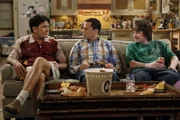 Männerabend: Charlie (Charlie Sheen, l.), Alan (Jon Cryer, M.) und Jake (Angus T. Jones, r.) ...