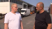 Wird es Frank Rosin (r.) gelingen, dem Kantinenbetreiber Oliver Brösel (l.) zu zeigen, wie er die Mengen an potenziellen Kunden auch wirklich zu sich lockt?