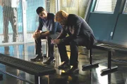 Eine Frauenleiche die aus einem Fluss gefischt wird entpuppt sich als Bekannte von Lt. Horatio Caine (David Caruso, r.). Eric Delko (Adam Rodriguez, l.) spricht ihm Mut zu ...