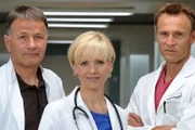 In aller Freundschaft Staffel 21 Thomas-Rühmann als Dr. Roland Heilmann, Andrea Kathrin Loewig als Dr. Kathrin Globisch, Bernhard Bettermann als Dr. Martin Stein