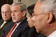 Die 2000er. George W. Bush wird im Jahr 2001 von den Anschlägen vom 11. September überrascht.