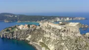 Die Abtei Santa Maria a Mare auf San Nicoal.