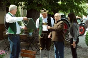 Gerstl ist wütend, als er von der geplanten Wiesn erfährt. Von links: Joseph Brunner (Wilhelm Manske), Bürgermeister Schattenhofer (Werner Rom), Gerstl (Gerd Lohmeyer) und Nina Kreutzer (Andrea Schmitt).