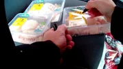 Fleischproben  +++ Die Verwendung des sendungsbezogenen Materials ist nur mit dem Hinweis und Verlinkung auf RTL+ gestattet. +++