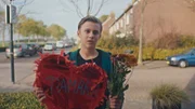 Kees (Ole Kroes) will sich bei Tamara entschuldigen.