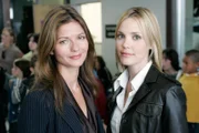 Diesmal gehen Jordan (Jill Hennessy, l.) und Lu Simmons (Leslie Bibb) sehr emotional an einen Fall heran. Ein Kind hat sich das Leben genommen.