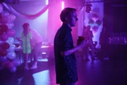 Maurice (Jakob Schmidt) fühlt sich auf der Schulparty etwas unwohl. Was hat er zu verbergen?