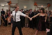 Erinnerung an eine ganz spezielle Hochzeitsfeier: Robin (Cobie Smulders, r.) und Barney (Neil Patrick Harris, l.) ...