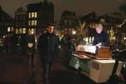 Sternstunde Musik. Mein unerfülltes Leben und die Glasharfe. Rogier Kappers auf einer Brücke