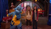 L-R: Zeebo, Sam Puckett (Jennette McCurdy), Carly Shay (Miranda Cosgrove)