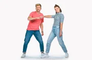 Ein starkes Team: Das Moderationsduo Laura Knöll und Johannes Zenglein präsentiert den Tigerenten Club – der Club mit Action, Spaß, vielen Spielen und auch in dieser Woche mit einem neuen Thema.