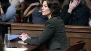 Staatsanwältin Rubirosa (Alana De La Garza) will Dean Emerson für den Mord an Dr. Hoffmann verurteilt sehen, doch die Verhandlung nimmt eine Wendung, als Dean plötzlich mit einem Alibi aufwarten kann...