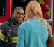 Henrietta "Hen" Wilson (Aisha Hinds, l.); Evelyn (Nicole Appleby, r.)