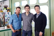 Jamie Oliver und Jimmy Doherty (l.) mit David Tennant (M.)