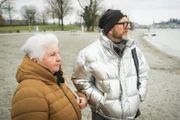 Marta Bigler-Durrer und ihr jüngerer Bruder Beni Durrer am Vierwaldstättersee. Sein Coming out war für sie keine Überraschung.