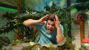 Simón wird plötzlich von den Pflanzen angegriffen, die sich gegen Eindringlinge wehren wollen.