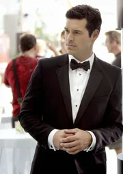 Jesse Cardoza (Eddie Cibrian) ist Gast einer Charity-Party, in dessen Verlauf ein Mann auf tragische Weise ums Leben kommt.