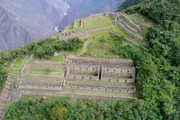 Im 15. Jahrhundert bauten die Inka die spektakuläre terrassenförmige Anlage von Choquequirao, die sich über mehr als 100 Hektar erstreckt, mit bloßen Händen in den Berg.