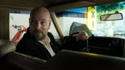Hans Reiser (Stephan Zinner) fährt Taxi.