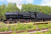 EISENBAHN-ROMANTIK, "Mit Volldampf durch die Toskana", Franco-Crosti Lok von der Heizerseite.