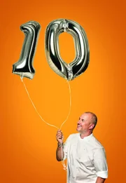 (10. Staffel) - Wenige Gäste, langweiliges Essen und keine Motivation? Sternekoch Frank Rosin lässt auch in der zehnten Staffel nicht nur die Gläser, sondern im besten Fall auch die Bilanzen glänzen.