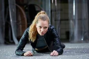 Rika Zeller (Birte Glang) überrascht Jenny...