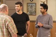 Riley (Parker Young, l.); Al (Adhir Kalyan, r.)