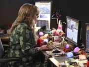Als im Wasserspeicher eines Mietshauses in Sacramento zwei Frauenleichen mit Schnitten im Gesicht entdeckt werden, übernimmt Hotchs Team den Fall. Mithilfe von Garcias (Kirsten Vangsness) technischem Know-How finden sie bald heraus, was die Opfer verbindet ...