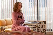 Alice Macray (Sarah Paulson)