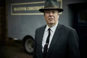 DI Fred Thursday (Roger Allam) will aus den korrupten Geschäften aussteigen.