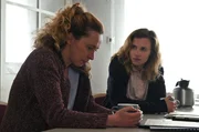 Karin Gorniak versucht bei Beate Lindweg mehr über die Beziehung von Kathrin und Simon Fischer herauszufinden.