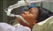 Naomi (Monique Lea) hat einen Mordversuch überlebt und liegt mit schweren Verletzungen im Krankenhaus. Doch wird sie wieder zu Bewusstsein kommen und eine Beschreibung der Täter zu Protokoll geben können?