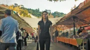Von Zoë (Violet Braeckman) fällt sämtliche Last ab, als sie endlich in Nizza ankommt. Doch auch hier warten immer noch Geheimnisse.