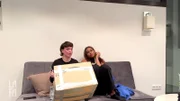 S03E158: Cecilia und Julia sorgen für heißen Valentinstags-Content - und gehen danach direkt auf Sextoy-Jagd, während  Tim beim Heilpraktiker eine Überraschung erlebt. Und die komplette WG wird von einem Paket einer lieben Zuschauerin überrascht!