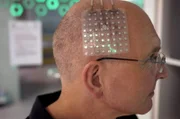 An Computer-Gehirn-Schnittstellen wird seit Jahren geforscht. Können wir mithilfe von Hirnimplantaten Prothesen oder Tablets allein durch Gedankenkraft steuern?