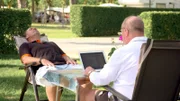 Sascha Fingerhuth (li.) fällt es nicht leicht, im Urlaub süßen Versuchungen zu widerstehen. Hypnotiseur Peter hat vielleicht die Lösung.