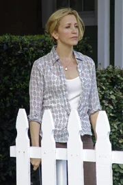 Die Freundschaft zu neuen Nachbarin Mrs. McClusky entpuppt sich für Lynette (Felicity Huffman) als ziemlich stressig...