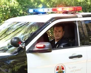 Officer John Nolan (Nathan Fillion) hat während seiner Streifenfahrt eine Begegnung mit einem ungewöhnlichen Fahrzeughalter.