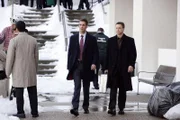 In unterschiedlichen Müllcontainern wird die zerstückelte Leiche eines Mannes gefunden. Detective Don Flack (Eddie Cahill) und Detective Mac Taylor (Gary Sinise) klären zunächst die Identität des Toten.
