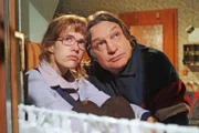 Bernd (Volker Herold, r.) macht sich Sorgen um Lisa (Alexandra Neldel, l.), die wieder einmal an ihrer Enttäuschung über David zu zerbrechen scheint ...
