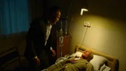 Im Krankenhaus bittet Jeppes Vater (Kurt Ravn, r.), um Sterbehilfe. Wird Jeppe (Jon Řigarden, l.) diesem Wunsch nachkommen?