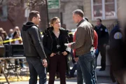 V.l.: Jay Halstead (Jesse Lee Soffer), Erin Lindsay (Sophia Bush), Hank Voight (Jason Beghe)  +++