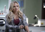 Lauren Strucker (Natalie Alyn Lind)