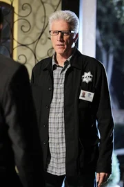 D.B. Russell (Ted Danson) will die Hoffnung, den Jungen lebend zu finden, noch nicht aufgeben. D.B. Russell (Ted Danson) will die Hoffnung, den Jungen lebend zu finden, noch nicht aufgeben.