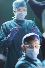 Dr. Shaun Murphy (Freddie Highmore, l.), Dr. Marcus Andrews (Hill Harper).